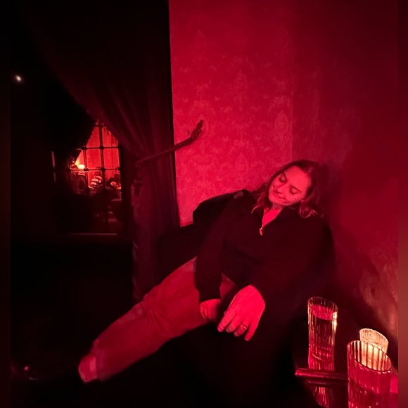 Meet your Posher, Dani - Picture 2 of 2